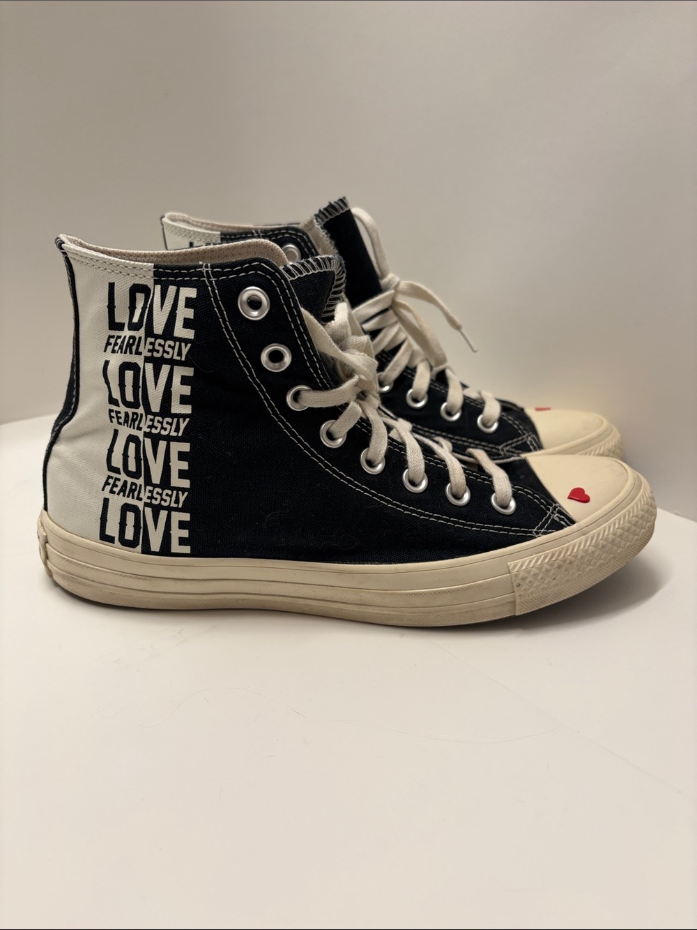 “Love fearlessly” converse chuck taylor all star high tops sz 9